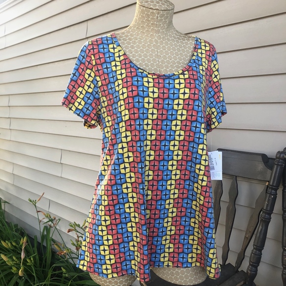 ♦️2/$30 LuLaRoe Classic T - Picture 2 of 8